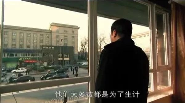 网红名师张雪峰离京背后：落户、买房难，数十万北漂南下