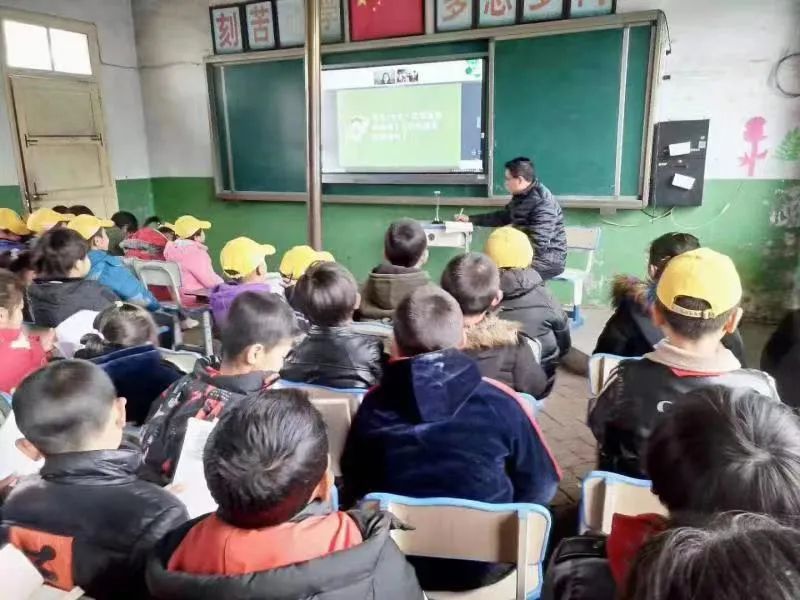 当乡村老师收到五年级女生的结婚请柬之后