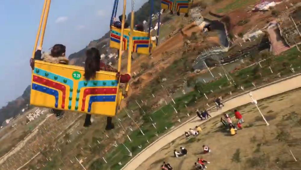 湖南邵阳一游乐场“飞椅”失控坠落致16人受伤 3人伤势较重