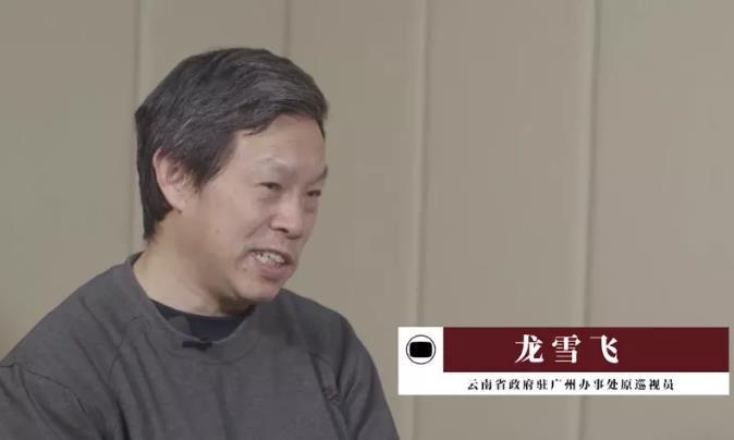 为表忠心，他给秦光荣夫妇下跪