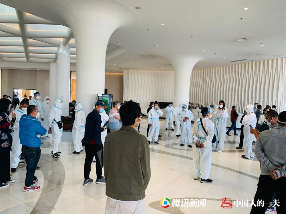 逃离非洲的中国人：3万元机票说没就没，能回国就像“中彩票”