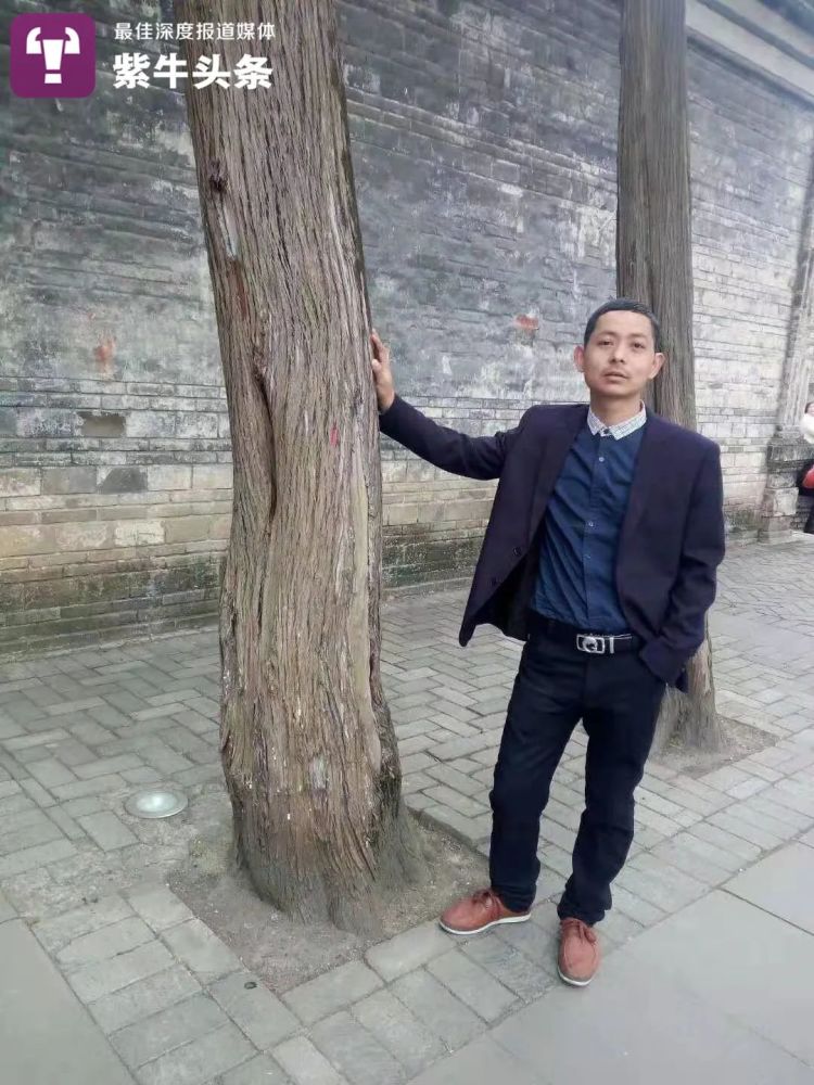 小伙不负女友临终所托，像儿子一样照顾女友父母十几年